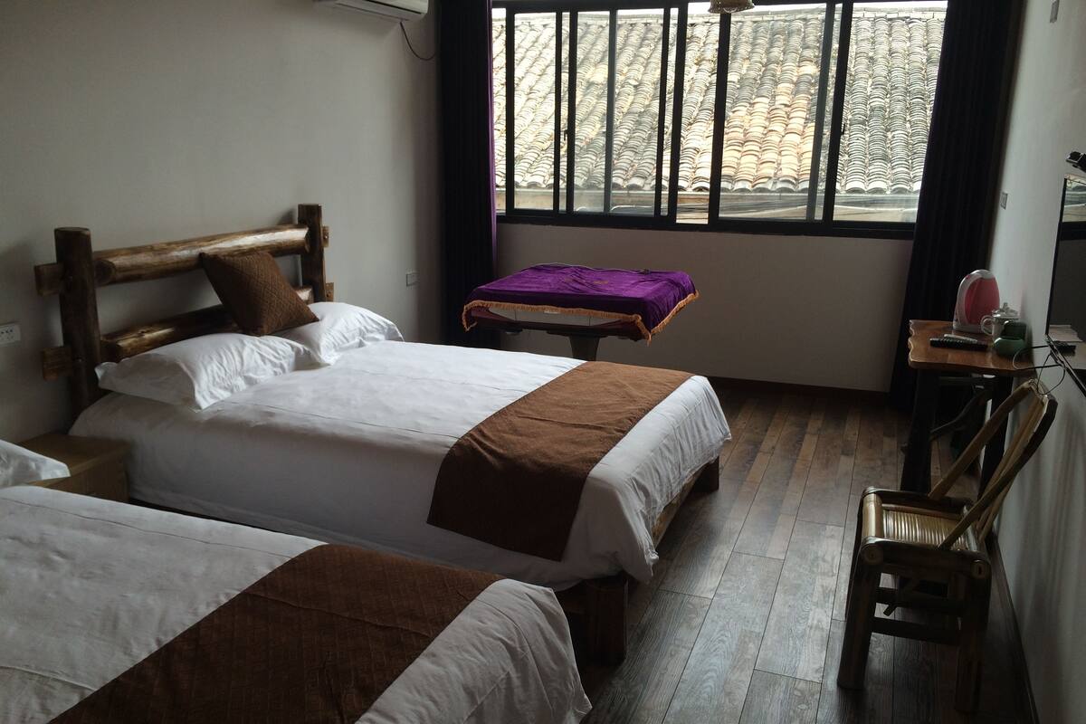 Deluxe Twin Room (with Mahjong)