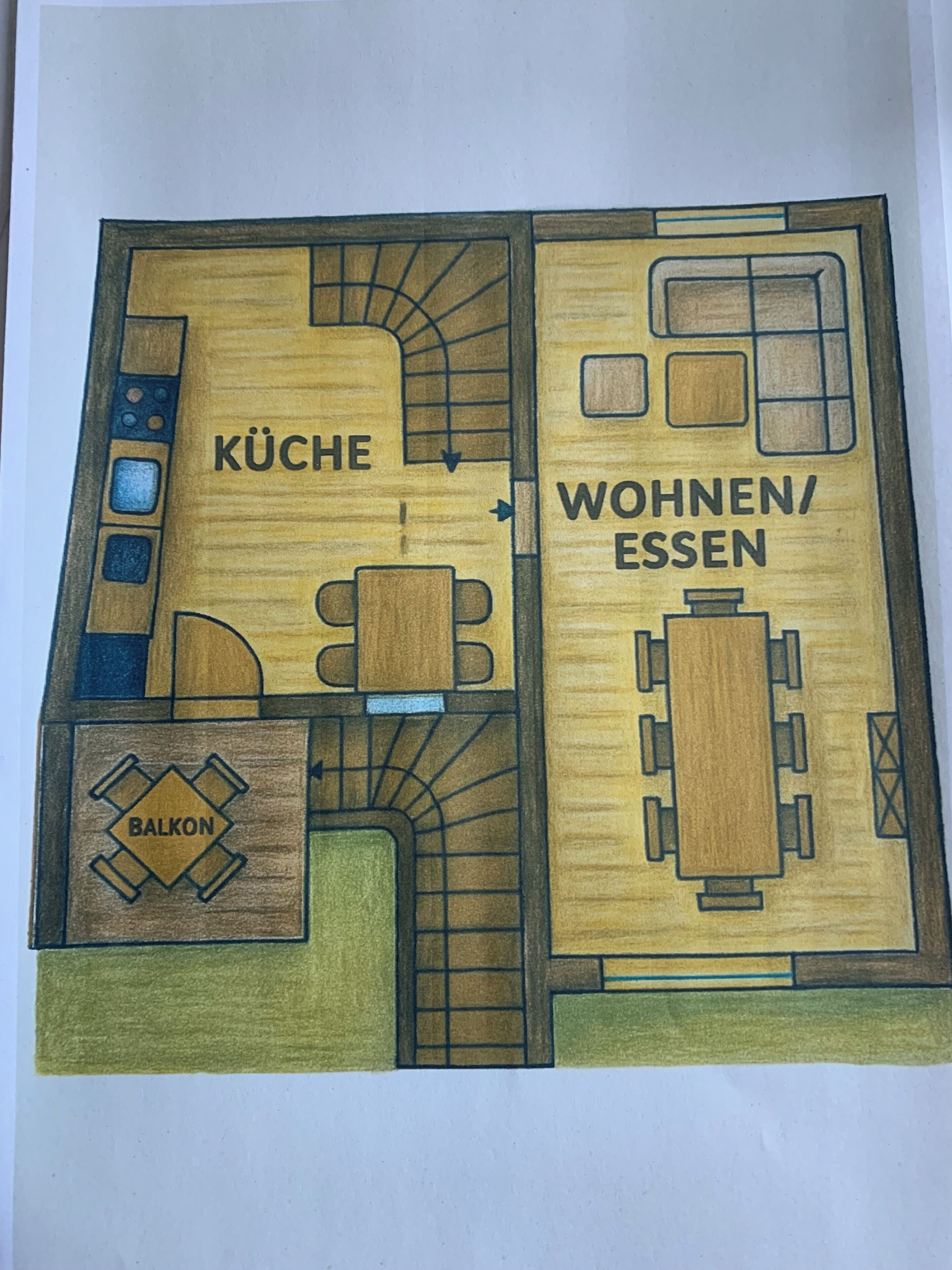 Plano de planta con áreas identificadas: 'KÜCHE' (cocina), 'WOHNEN/ESSEN' (sala/comedor) y 'BALKON' (balcón).