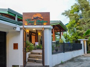 Property entrance - The Grand Hanthana (Kandy)