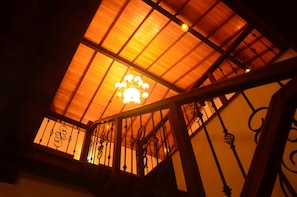 Interior detail - The Grand Hanthana (Kandy)