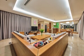 Luxury Villa, 4 Bedrooms, Non Smoking, Garden View | Living area