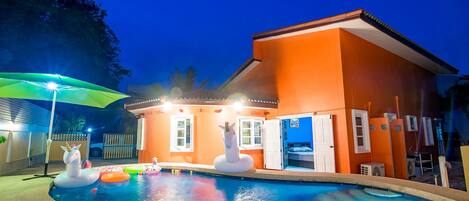 3-Bedroom House with Private Pool | Terrace/patio
