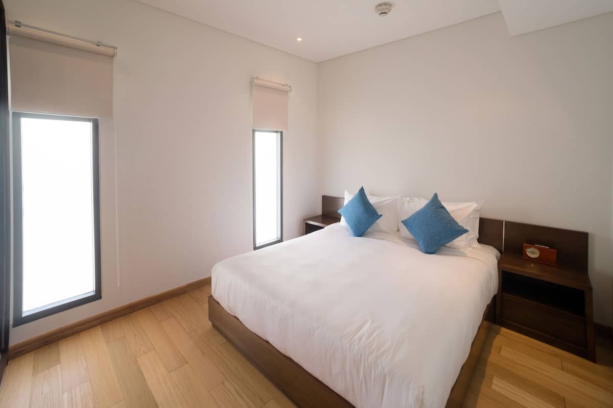 Apartment, 2 Schlafzimmer | Zimmersafe, Schreibtisch, Verdunkelungsvorhänge, Bügeleisen/Bügelbrett