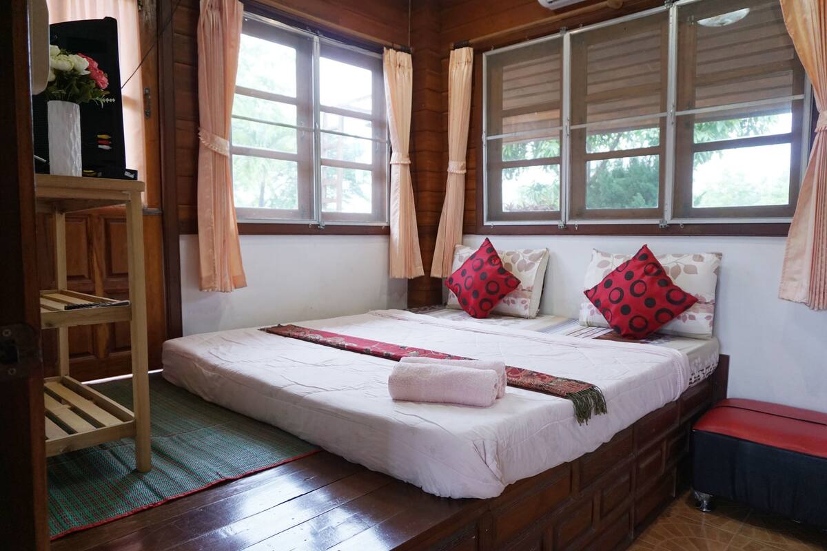 2-Bedroom Villa with Fan | Frigobar, camas extras/dobráveis (sobretaxa), Wi-Fi de cortesia