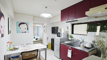 Japanese Style Twin Room | Private kitchenette | Fridge, microwave, stovetop, coffee/tea maker