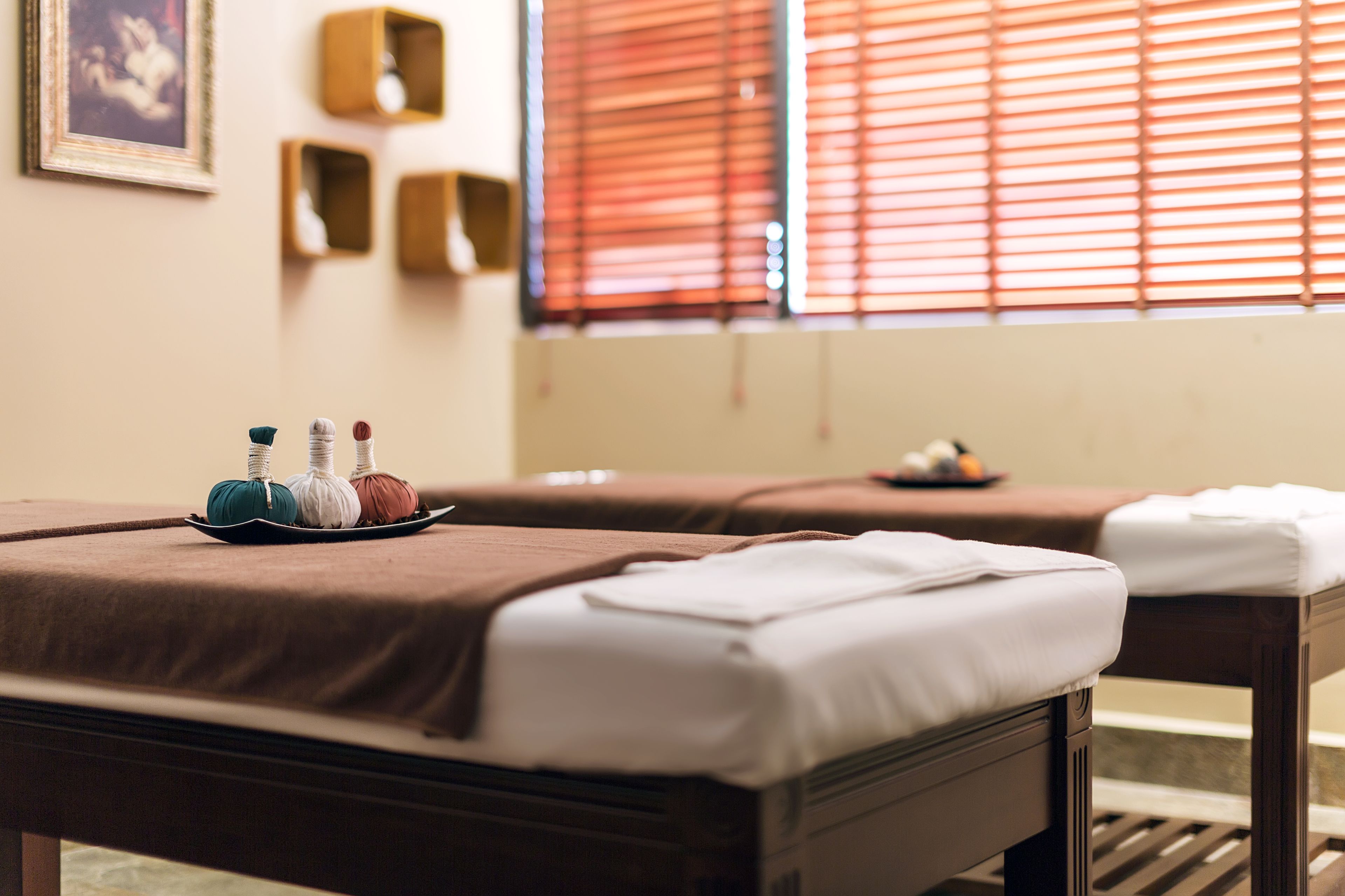 sauna, hot tub, steam room