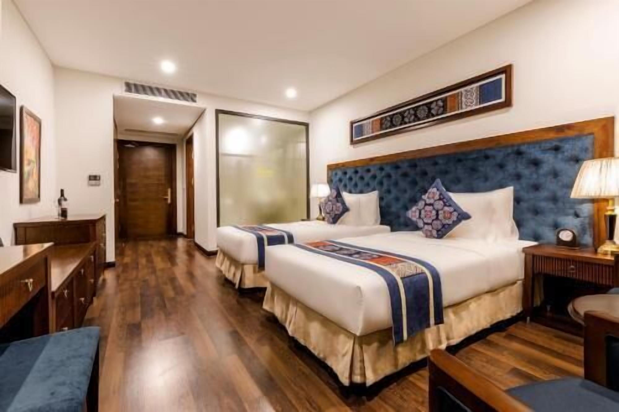 高档床上用品、迷你吧、客房内保险箱、遮光窗帘