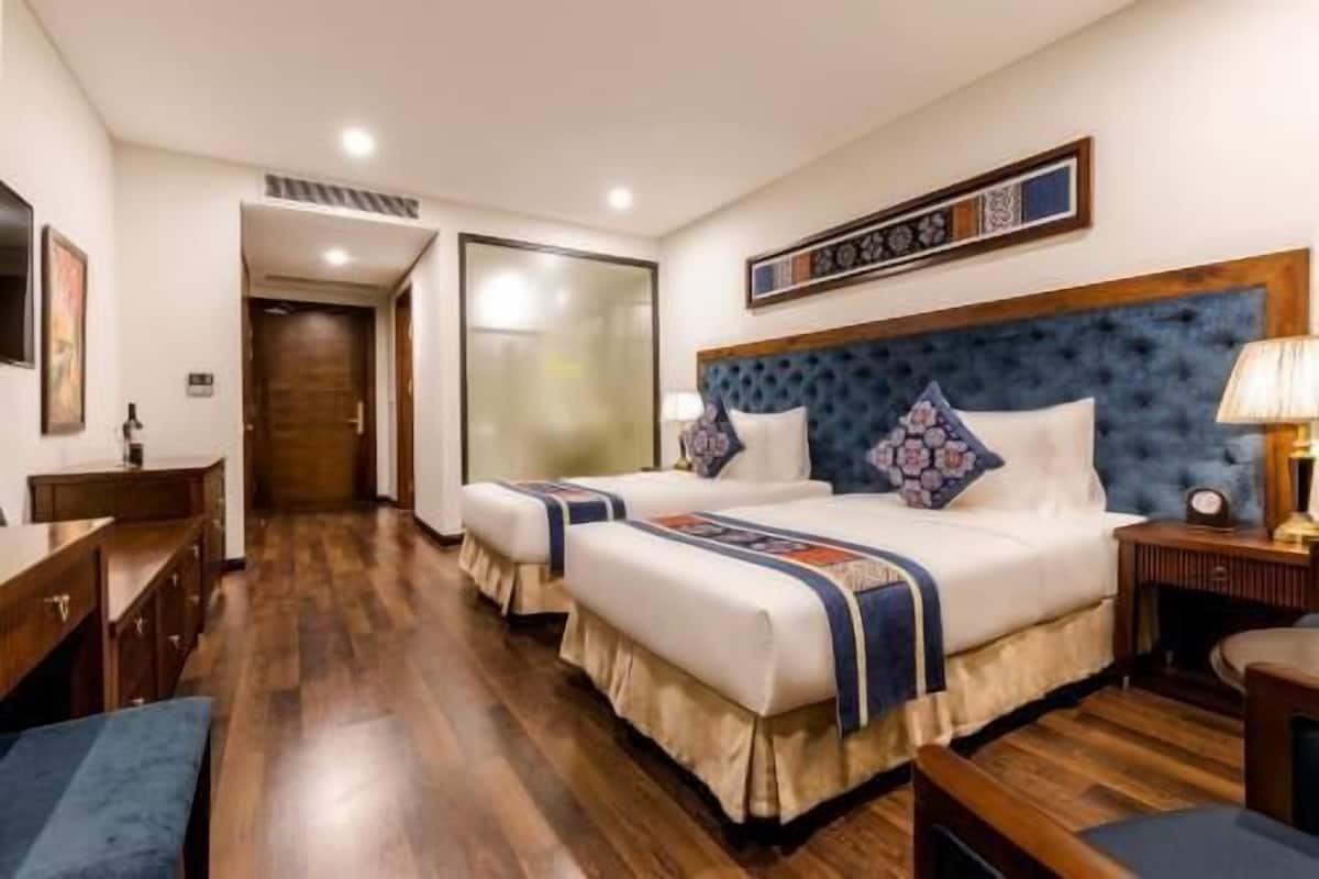 Premium bedding, minibar, in-room safe, blackout drapes