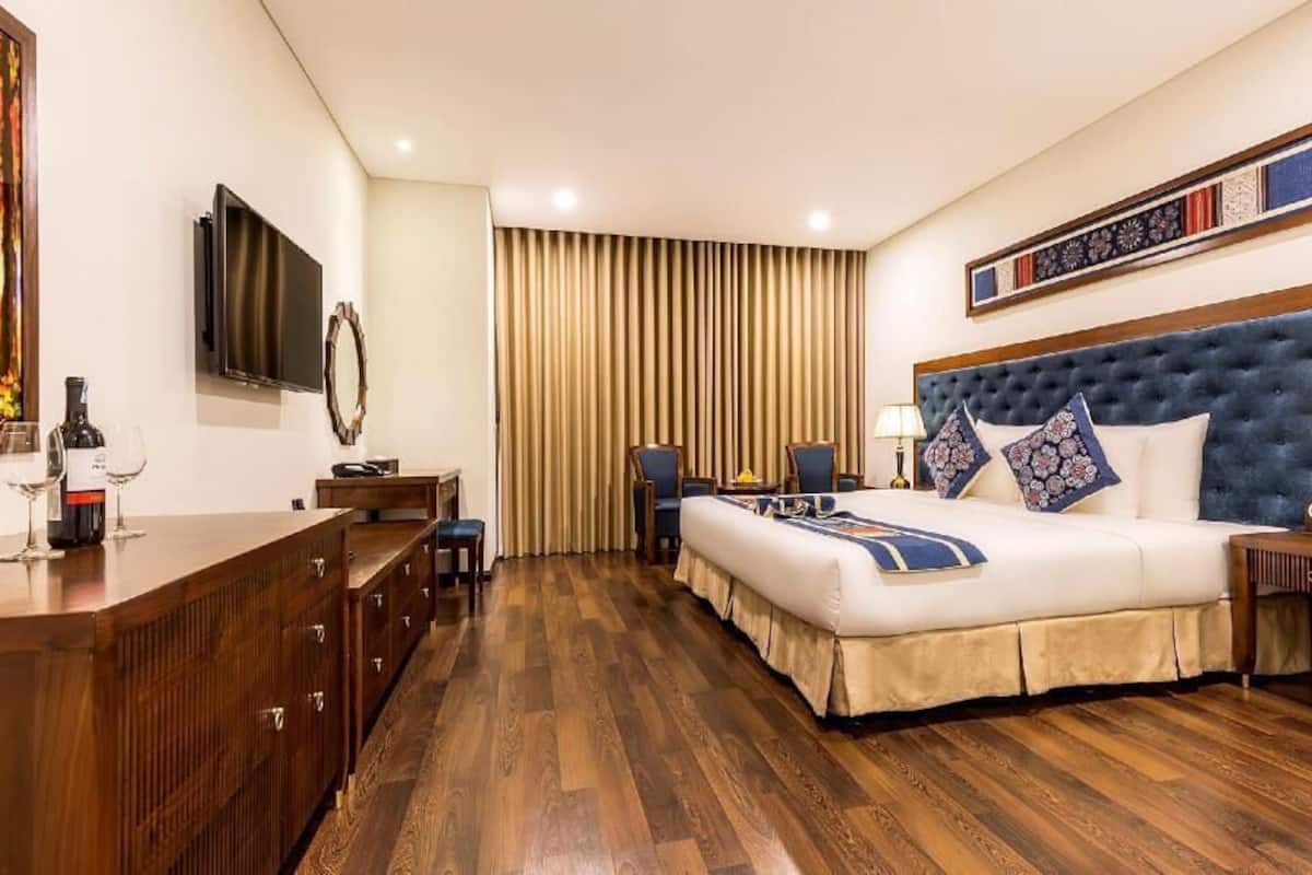 Premium bedding, minibar, in-room safe, blackout curtains