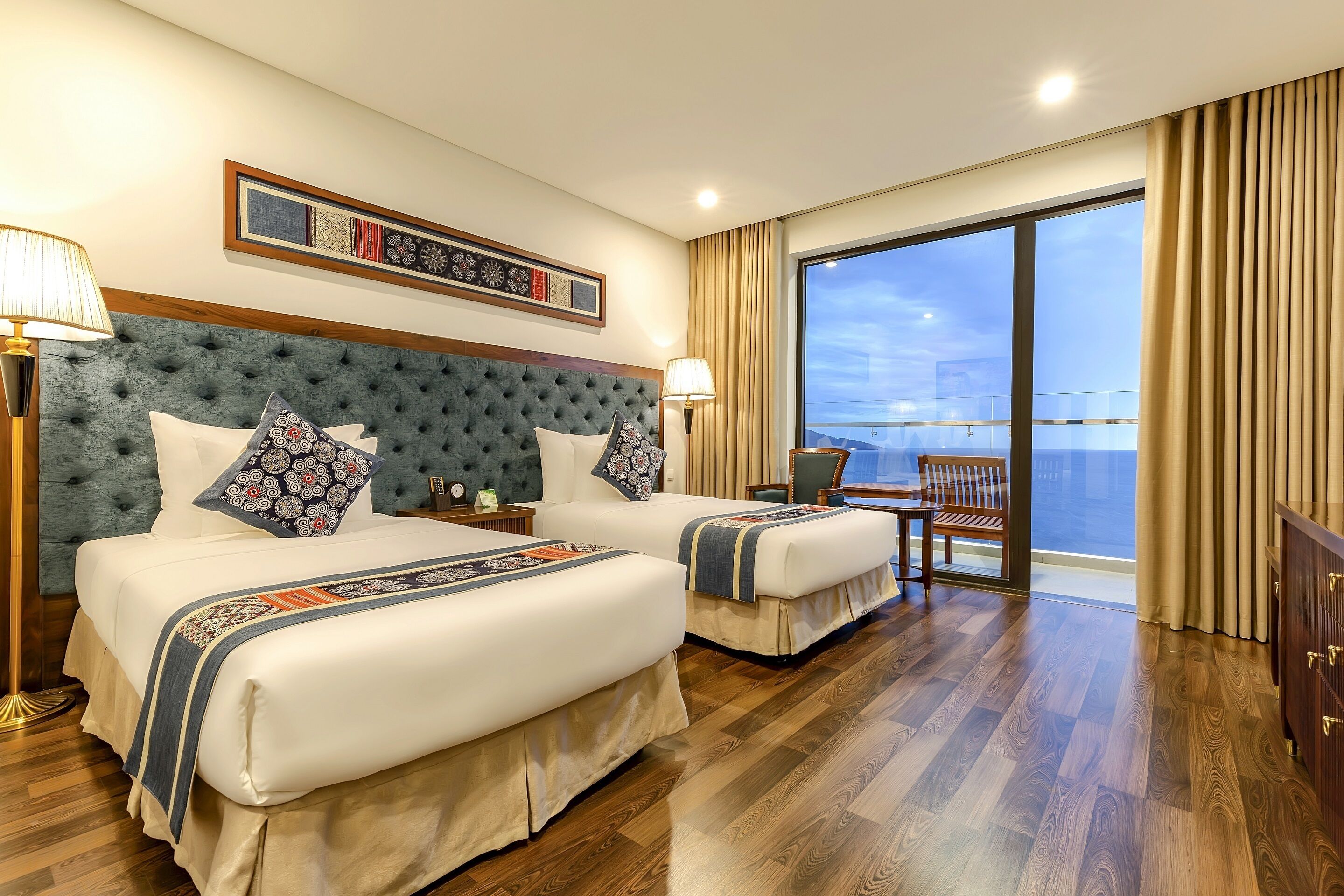 premier twin room, balcony, oceanfront | 1 bedroom, premium bedding, minibar, in-room safe