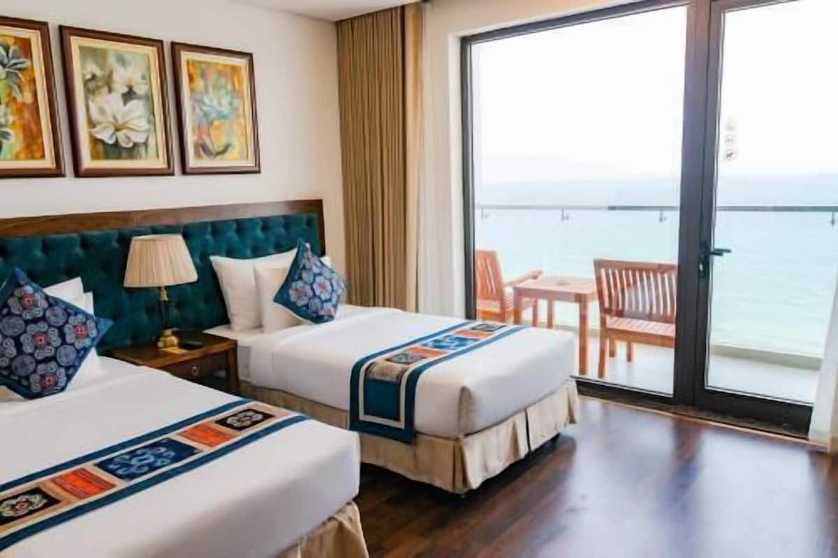 Premium bedding, minibar, in-room safe, blackout curtains