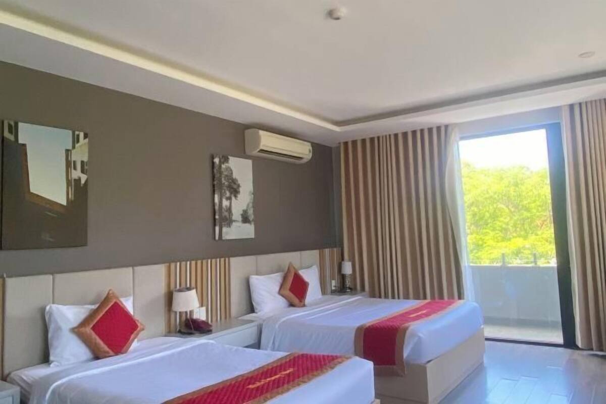 1 bedroom, minibar, individually furnished, desk