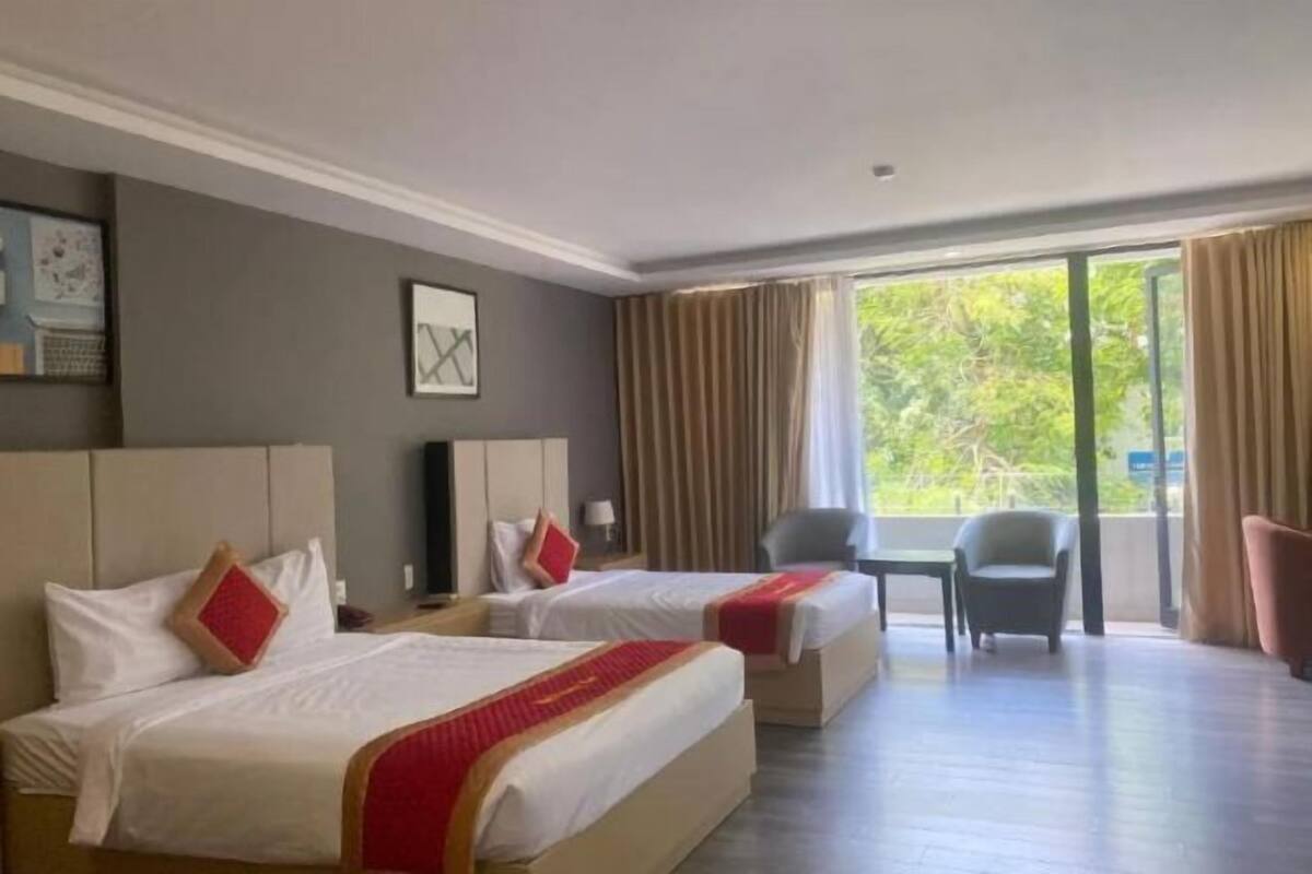 1 bedroom, minibar, individually furnished, desk