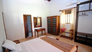 Iron/ironing board, WiFi (free) - Mangrove Villa (Matugama)