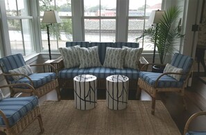 المنشأة من الداخل