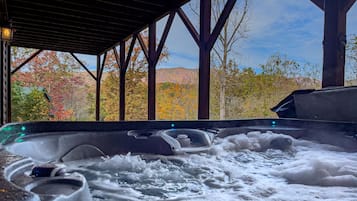 Tina de hidromasaje al aire libre