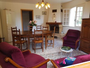 TV, fireplace - Les Lauriers - 8 people (La Douze)