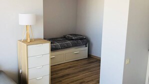 Interior - Renovated Studio Cabin 200m from Beach - Private Parking (Arcachon)