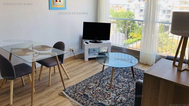 Interior - Renovated Studio Cabin 200m from Beach - Private Parking (Arcachon)