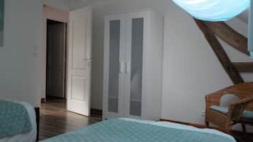 3 chambres, fer et planche à repasser, lit parapluie, Wi-Fi gratuit