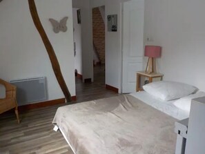 3 bedrooms, iron/ironing board, travel cot, free WiFi