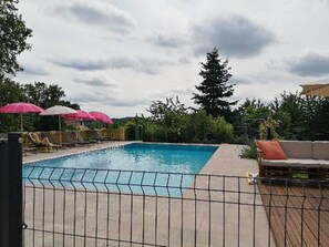 Outdoor pool, an infinity pool - Le Figuier - 10 people (Saint-Geyrac)