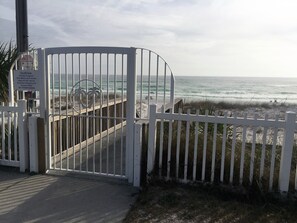 Property grounds - Private Beach access-last week of July still available! (Destin)