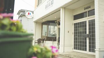 Vista frontal de la propiedad