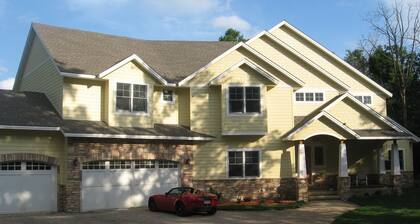 Great For Large Groups! Secluded retreat in the Woods!