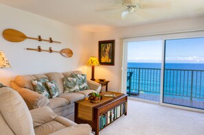Smart TV, DVD player, books - Sweeping "WOW" Ocean Views from Every Room and Balcony - Penthouse Location (Princeville)