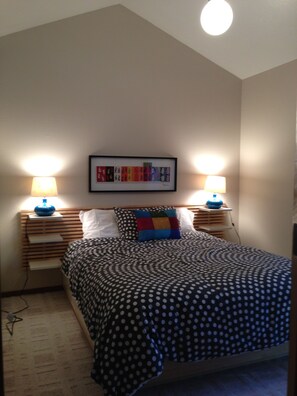 5 bedrooms, WiFi, bed sheets