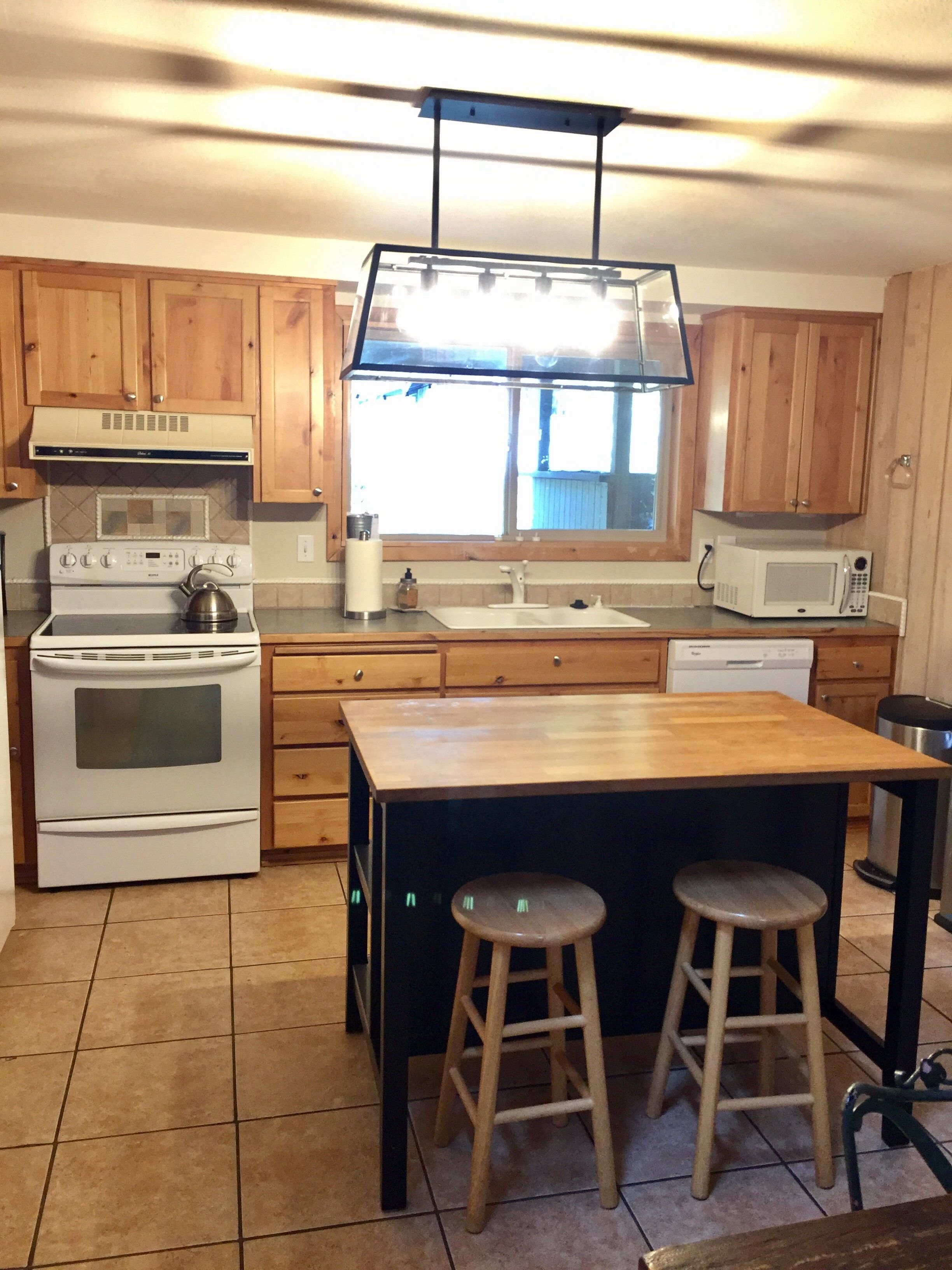 Kylskåp, mikrovågsugn, ugn och spishäll