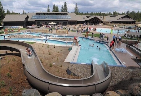 Indoor pool. GREAT DEAL & BEST LOCATION 5 BR, 4 Baths, Sleeps 18, Wi-Fi