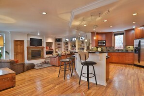 Fridge, microwave, oven, stovetop - . Best in Denver (Denver)