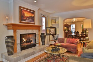 TV, fireplace, DVD player, books - . Best in Denver (Denver)