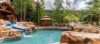 Condo in River Run Close to Gondola, Shops & Dining w/ Stunning Slope Views