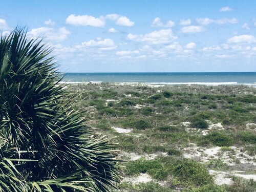 Oceanfront - 3 Bedroom Renovated 1,800 sq ft. + Huge Balcony -  Casual Elegance