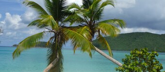 Grande Bay SURFSIDE 1 BR Beachfront, WIFI, Great Views!