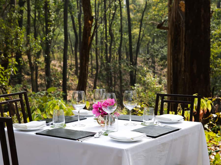 2 restaurants, breakfast, lunch, dinner served; international cuisine