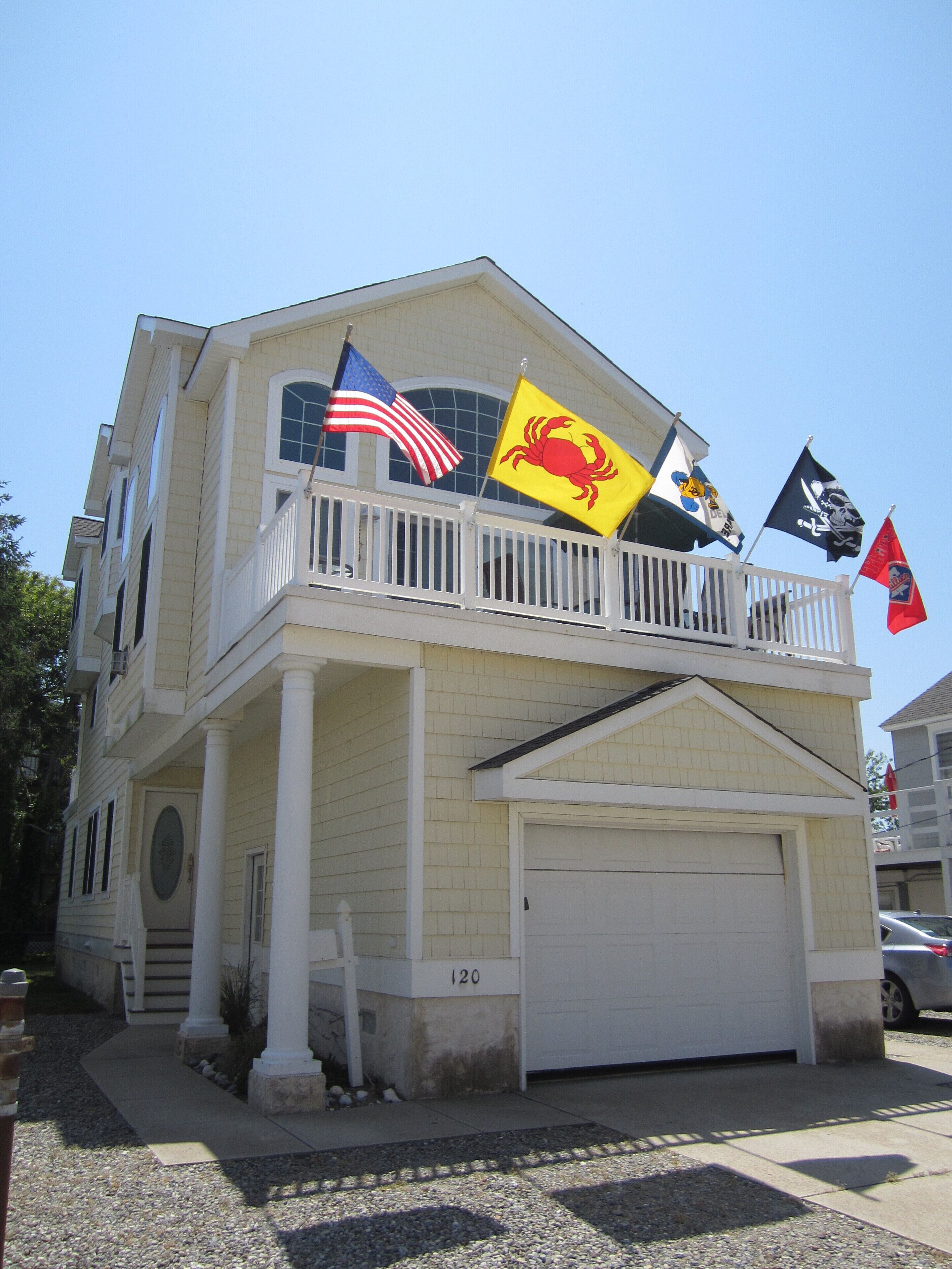 Cottage Meets Contemporary, 4 BRs, lots of Amenities!