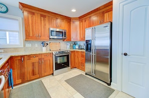 Refrigerador, microondas, placa de cocina, lavavajillas