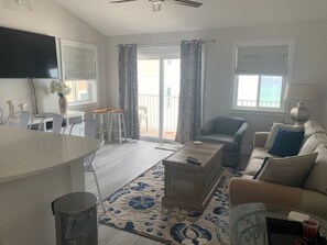 Smart TV, DVD player, books, stereo