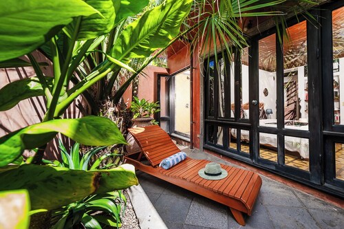 Villas Cerca del Mar 9, exclusive  villa with private pool across street from the beach