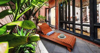Villas Cerca del Mar 9, exclusive villa with private pool across street from the beach