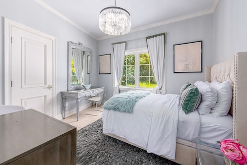 ファミリーバケーションドリーム：プライベートゲートメゾン/テニスコートRodeo Drへの散歩