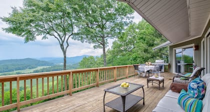 Bella Regalo, Private 2BR, 2BA Mountain Escape, Upgraded with Panoramic Views