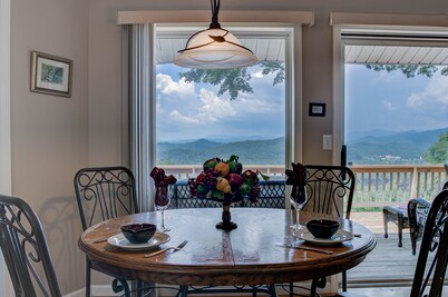 Come to Relax, Hike, and Bike w/Amazing Views - 3 Min to Brevard! 