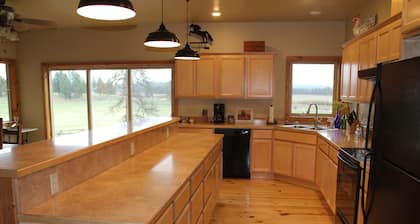 Home on the Sprague River in Chiloquin, Oregon-40 miles from Crater Lake