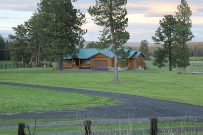 Home on the Sprague River in Chiloquin, Oregon-40 miles from Crater Lake