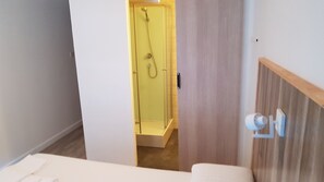 Free WiFi, bed sheets - Hotel de la Gare (Modane)